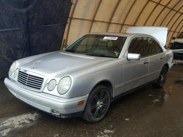 WDBJF82H8XX025104 - 1999 MERCEDES-BENZ E 320 4MAT SILVER photo 2