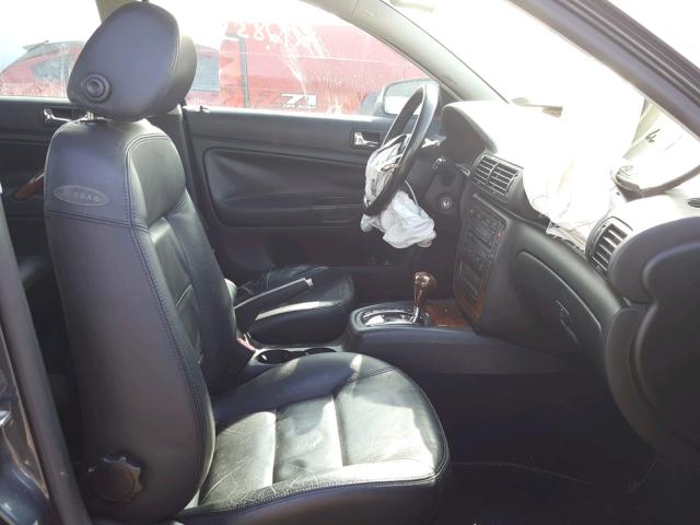 WVWRH63BX2P016992 - 2002 VOLKSWAGEN PASSAT GLX 蓝色 照片 5