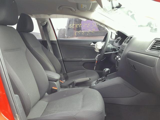 3VW2K7AJ2EM228053 - 2014 VOLKSWAGEN JETTA BASE 红色 照片 5