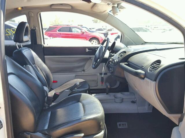 3VWCS21C61M400412 - 2001 VOLKSWAGEN NEW BEETLE 白色 照片 5