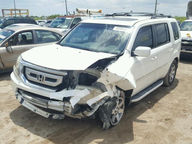 5FNYF4H97BB043301 - 2011 HONDA PILOT TOUR WHITE photo 2