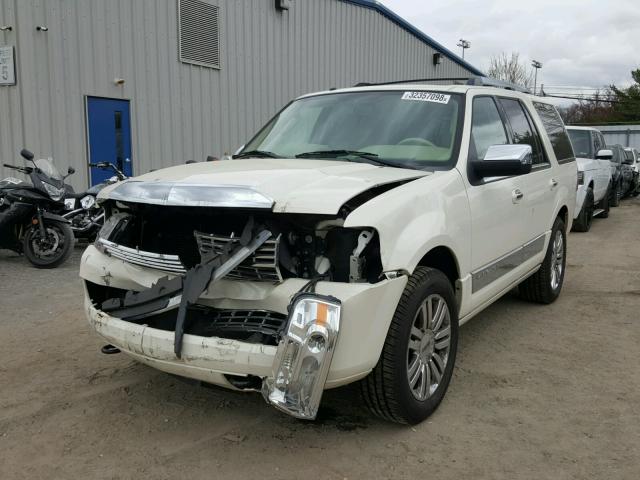 5LMFU28598LJ20375 - 2008 LINCOLN NAVIGATOR WHITE photo 2