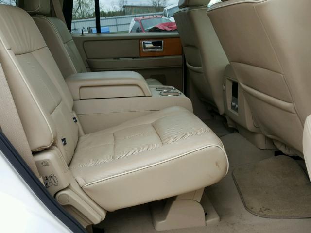 5LMFU28598LJ20375 - 2008 LINCOLN NAVIGATOR WHITE photo 6