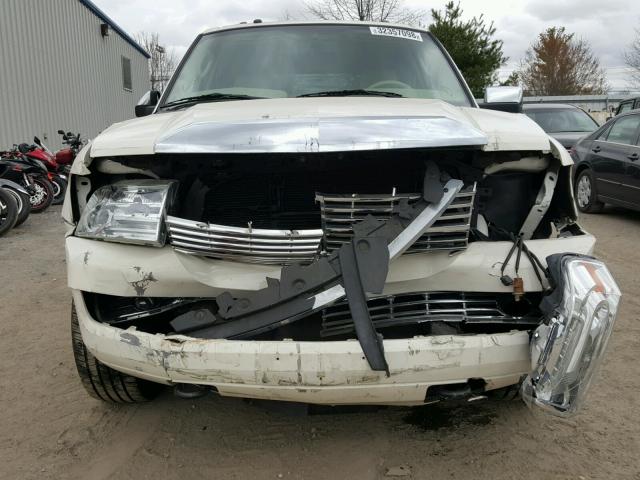 5LMFU28598LJ20375 - 2008 LINCOLN NAVIGATOR WHITE photo 9