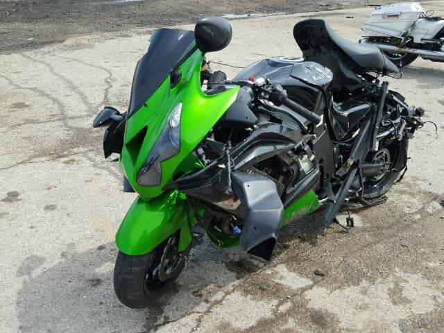 JKBZXNF14EA006133 - 2014 KAWASAKI ZX1400 F TWO TONE photo 2