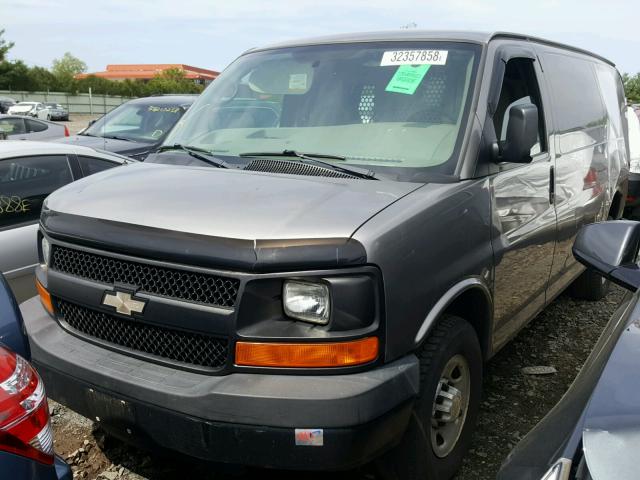 1GCGG25C191147833 - 2009 CHEVROLET EXPRESS G2 GRAY photo 2