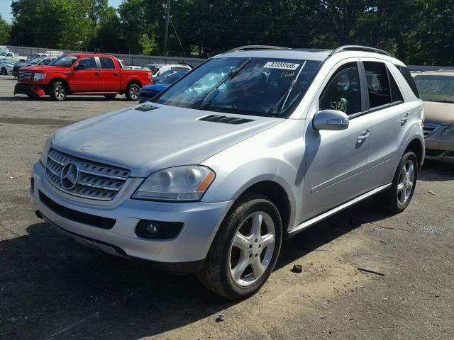 4JGBB86E08A385226 - 2008 MERCEDES-BENZ ML 350 SILVER photo 2