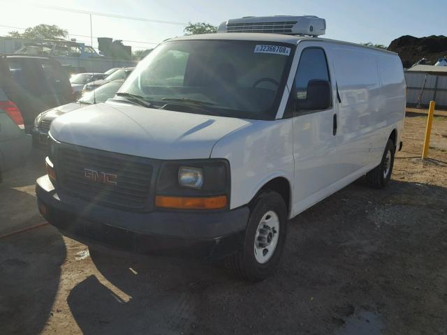 1GTHG39V571132691 - 2007 GMC SAVANA G35 WHITE photo 2