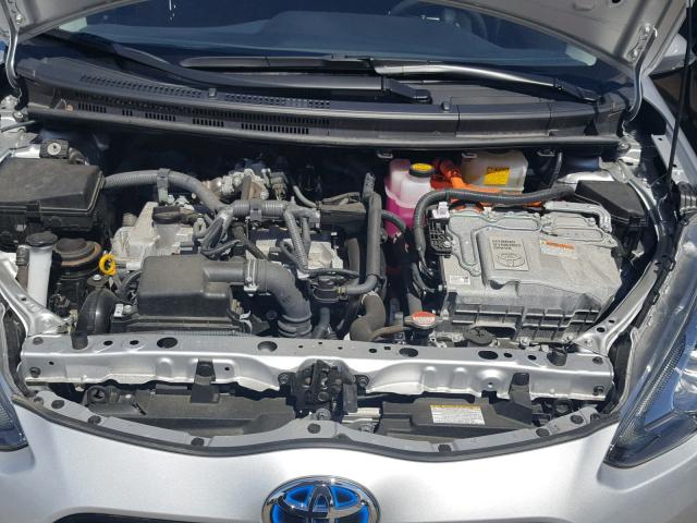 JTDKDTB38G1138427 - 2016 TOYOTA PRIUS C SILVER photo 7