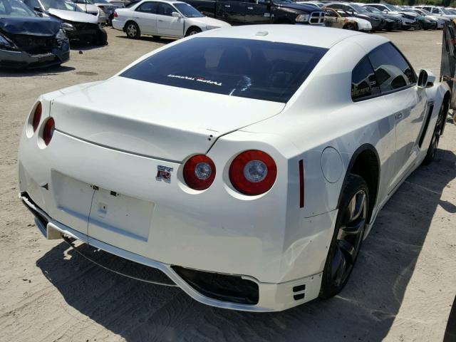 JN1AR54FX9M250831 - 2009 NISSAN GT-R BASE WHITE photo 4