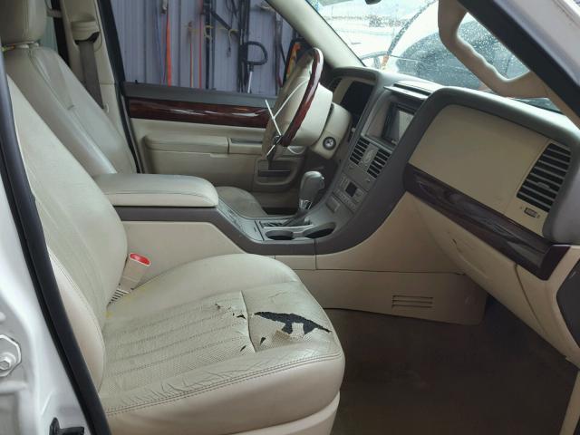 5LMEU88H74ZJ31584 - 2004 LINCOLN AVIATOR 白色 照片 5