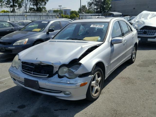 WDBRF64J61F042553 - 2004 MERCEDES-BENZ C 320 SILVER photo 2