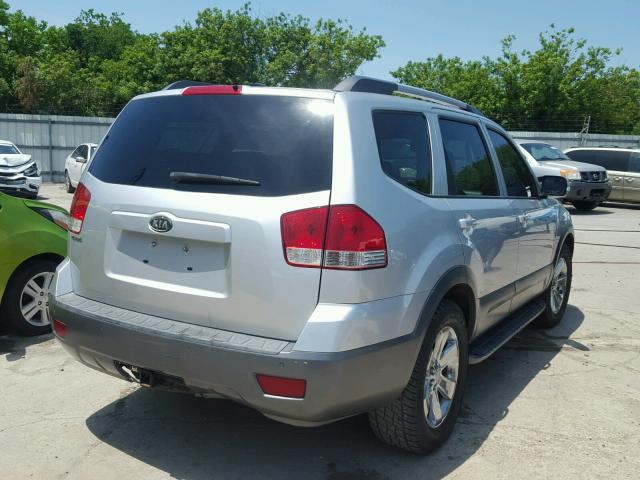 KNDJH742895017386 - 2009 KIA BORREGO LX SILVER photo 4