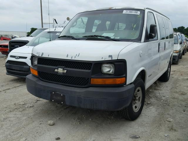 1GAGG25U641129337 - 2004 CHEVROLET EXPRESS G2 WHITE photo 2