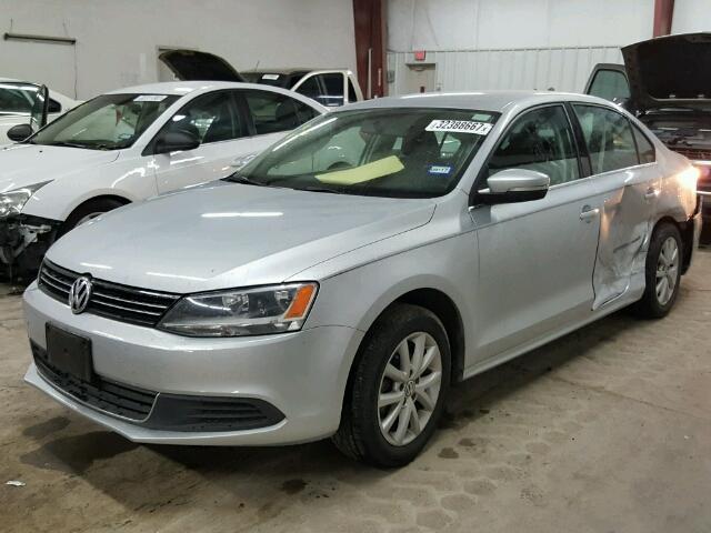 3VWD07AJXEM246492 - 2014 VOLKSWAGEN JETTA SE SILVER photo 2