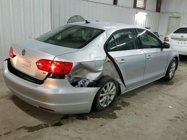 3VWD07AJXEM246492 - 2014 VOLKSWAGEN JETTA SE SILVER photo 4