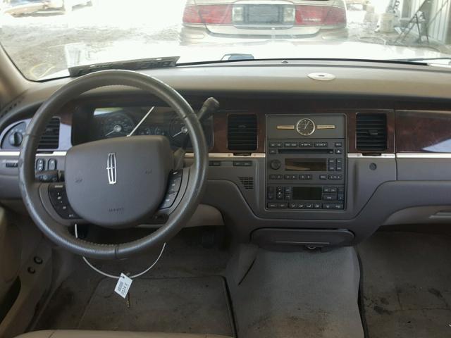 1LNHM81V97Y605898 - 2007 LINCOLN TOWN CAR S WHITE photo 9