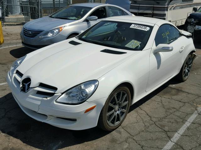 WDBWK56F55F043507 - 2005 MERCEDES-BENZ SLK 350 WHITE photo 2