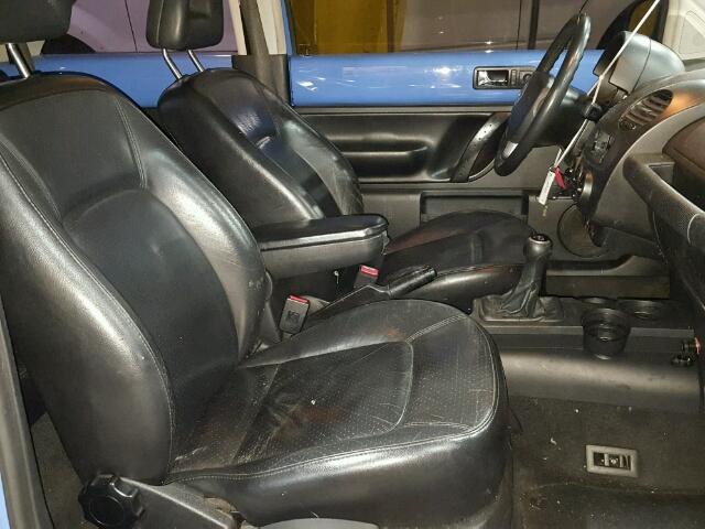 3VWCC21C41M423300 - 2001 VOLKSWAGEN NEW BEETLE 蓝色 照片 5