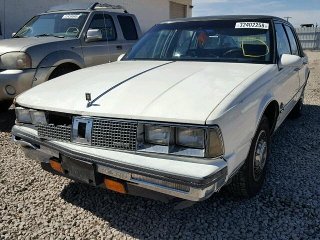 1G3CW69B9G1307402 - 1986 OLDSMOBILE 98 REGENCY WHITE photo 2