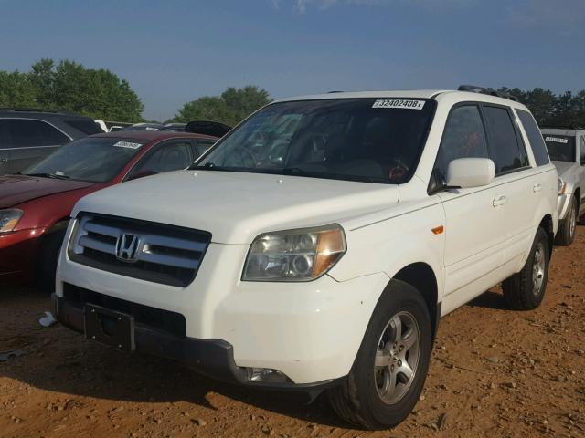 5FNYF28536B034652 - 2006 HONDA PILOT EX WHITE photo 2