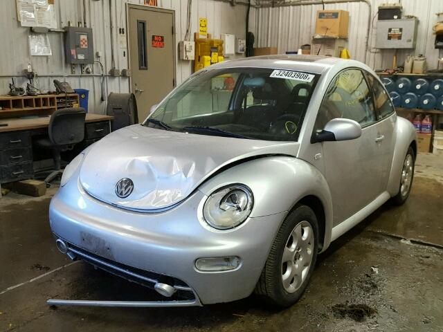 3VWCD21C32M414232 - 2002 VOLKSWAGEN NEW BEETLE 银色 照片 2