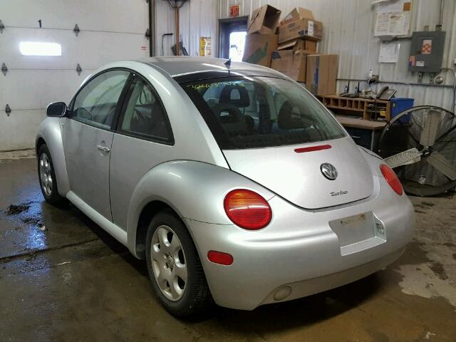 3VWCD21C32M414232 - 2002 VOLKSWAGEN NEW BEETLE 银色 照片 3