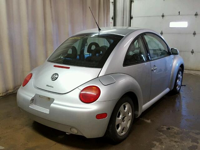 3VWCD21C32M414232 - 2002 VOLKSWAGEN NEW BEETLE 银色 照片 4
