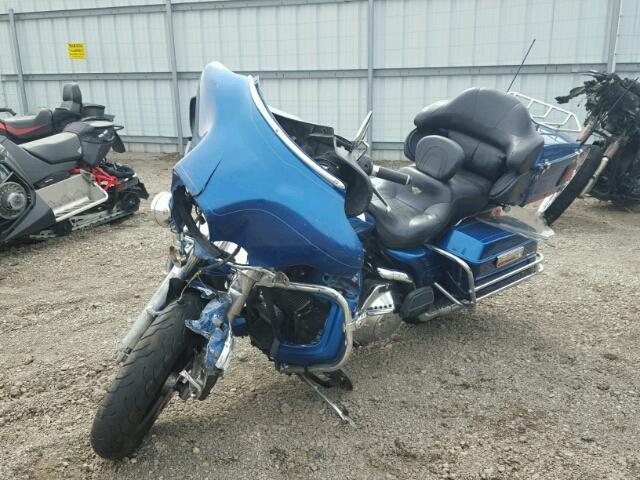 1HD1FCW195Y631924 - 2005 HARLEY-DAVIDSON FLHTCUI BLUE photo 2