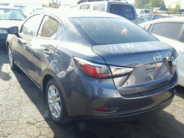 3MYDLBZV6GY128893 - 2016 TOYOTA SCION IA GRAY photo 3