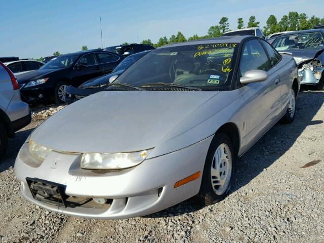 1G8ZY1273YZ111918 - 2000 SATURN SC2 SILVER photo 2