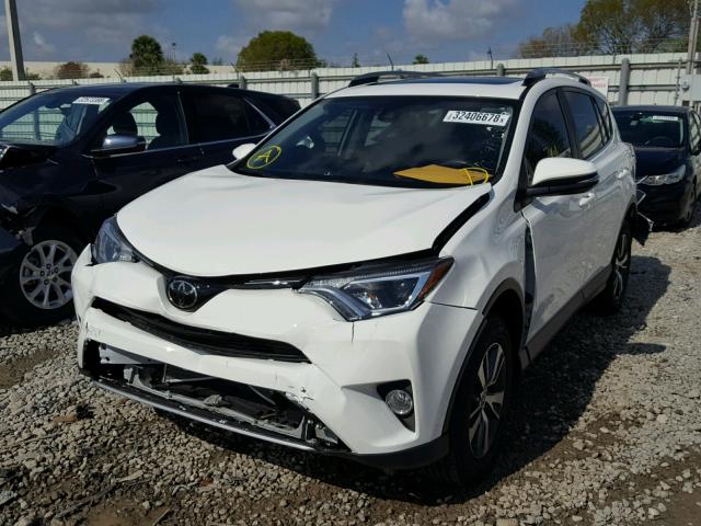 JTMWFREV1HJ721113 - 2017 TOYOTA RAV4 XLE WHITE photo 2