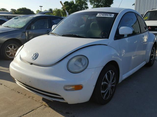 3VWBB61C8WM041588 - 1998 VOLKSWAGEN NEW BEETLE 白色 照片 2