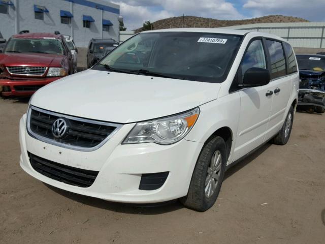2V8HW44109R542976 - 2009 VOLKSWAGEN ROUTAN S WHITE photo 2