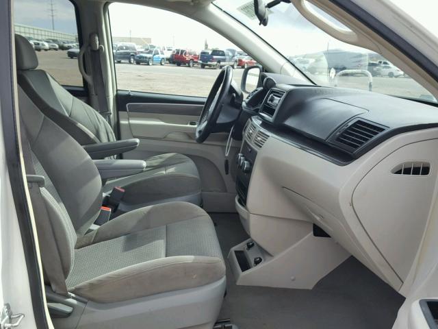 2V8HW44109R542976 - 2009 VOLKSWAGEN ROUTAN S WHITE photo 5