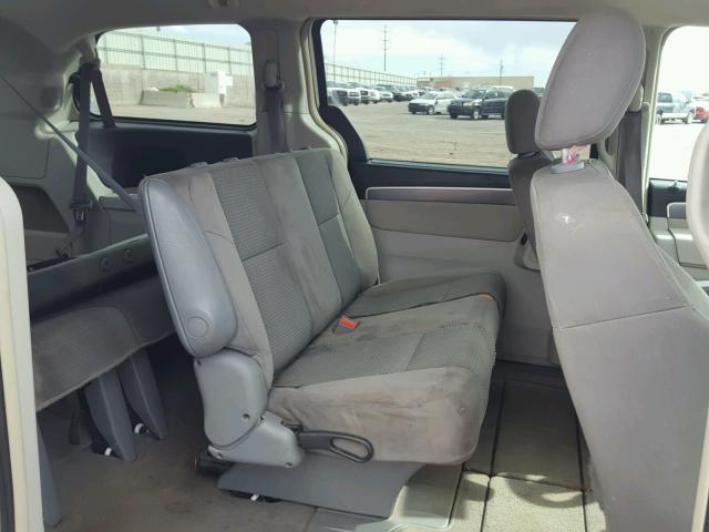 2V8HW44109R542976 - 2009 VOLKSWAGEN ROUTAN S WHITE photo 6