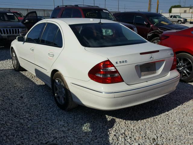 WDBUF26J96A968997 - 2006 MERCEDES-BENZ E 320 CDI WHITE photo 3