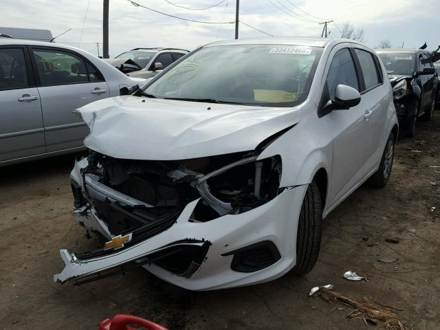 1G1JG6SG1H4144568 - 2017 CHEVROLET SONIC WHITE photo 2