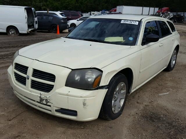 2D4FV48V95H605921 - 2005 DODGE MAGNUM SXT WHITE photo 2