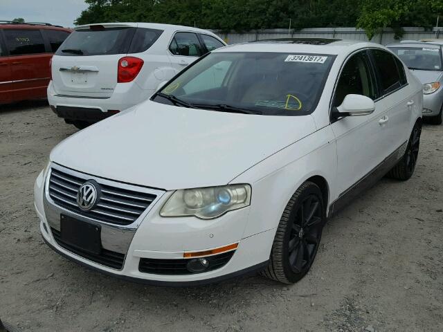 WVWCU73C08E165786 - 2008 VOLKSWAGEN PASSAT VR6 WHITE photo 2