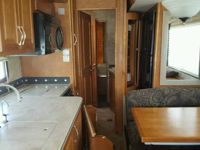 4UZAB2BS78CZ81300 - 2008 GULF MOTORHOME TWO TONE photo 6