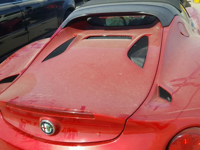 ZARBAAB41FM150363 - 2015 ALFA ROMEO 4C SPIDER RED photo 6