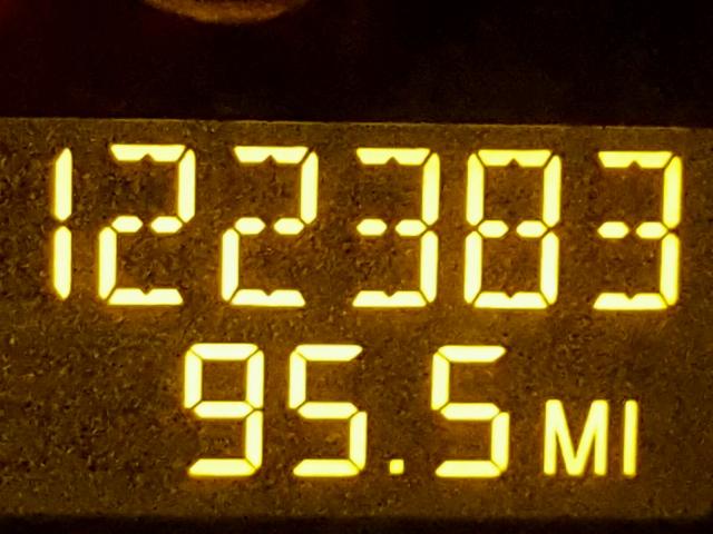 1G8AZ52F04Z169164 - 2004 SATURN ION LEVEL BLACK photo 8