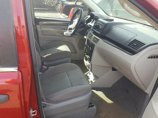 2V8HW44139R601339 - 2009 VOLKSWAGEN ROUTAN S წითელი ფოტო 5