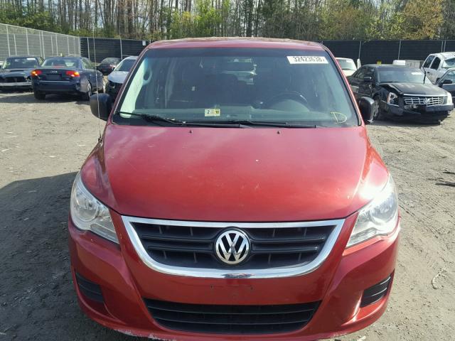 2V8HW44139R601339 - 2009 VOLKSWAGEN ROUTAN S წითელი ფოტო 9