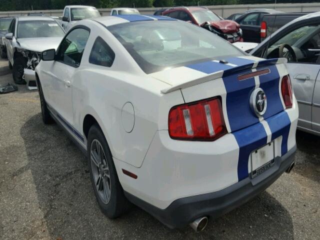 1ZVBP8AM1C5228923 - 2012 FORD MUSTANG WHITE photo 3