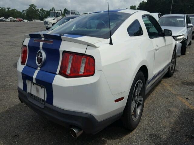 1ZVBP8AM1C5228923 - 2012 FORD MUSTANG WHITE photo 4