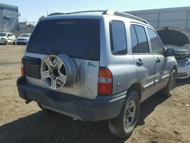 2CNBJ13C026936112 - 2002 CHEVROLET TRACKER SILVER photo 4