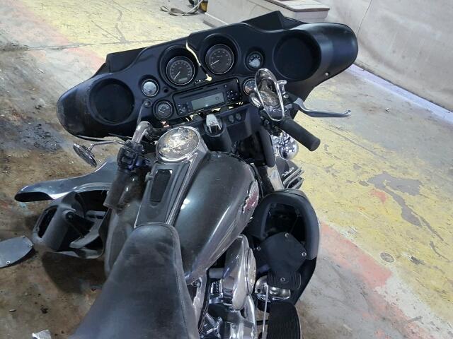 1HD1FCW176Y625587 - 2006 HARLEY-DAVIDSON FLHTCUI Сұр фото 5