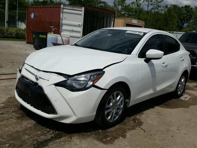 3MYDLBZV5GY107730 - 2016 TOYOTA SCION IA WHITE photo 2